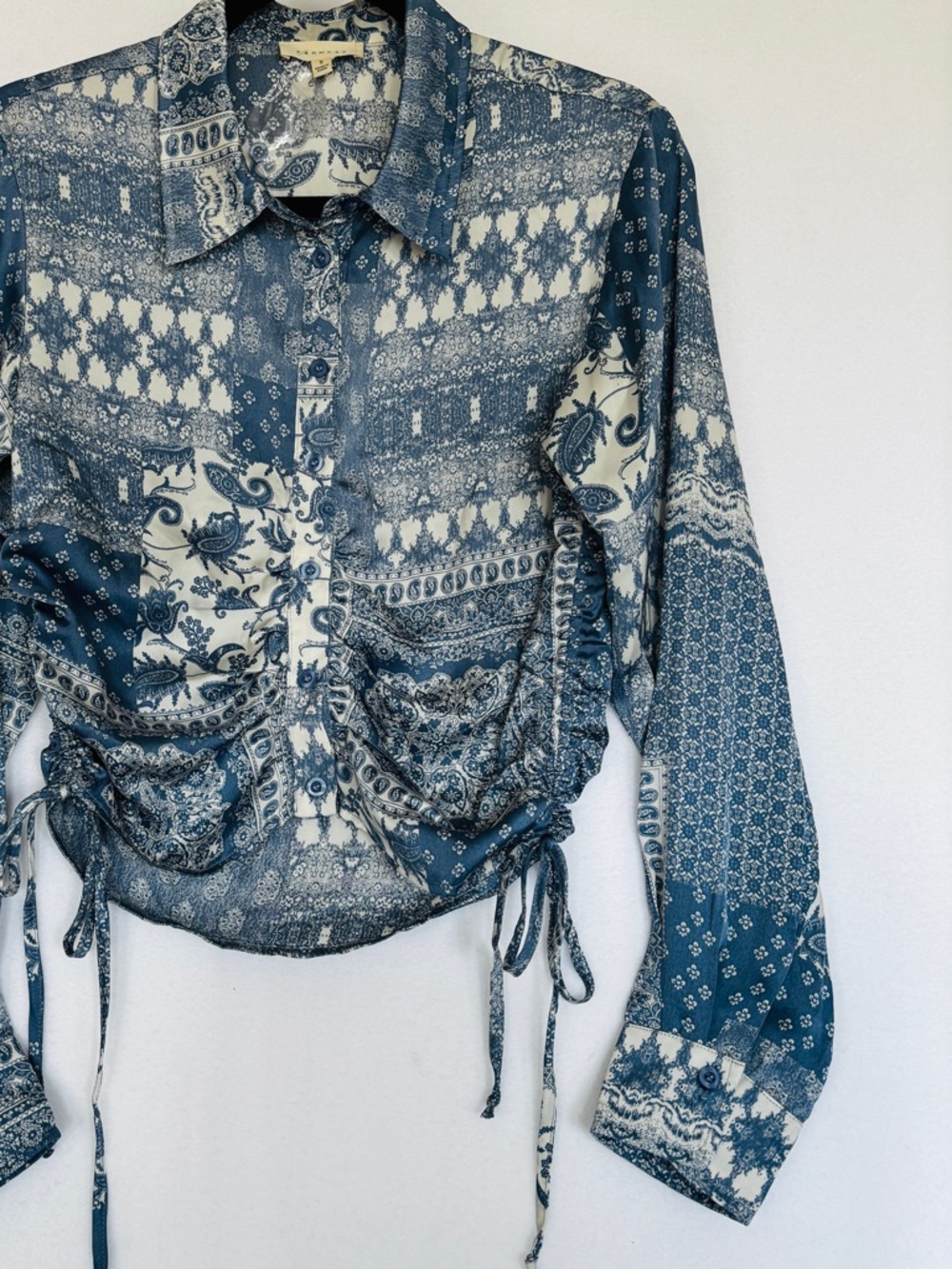 Promesa BlueCream Paisley Button-Up Blouse S Satin LS Ruched sides Cropped